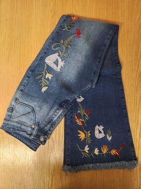 Embroidered Floral Dark Blue Women’s Jeans